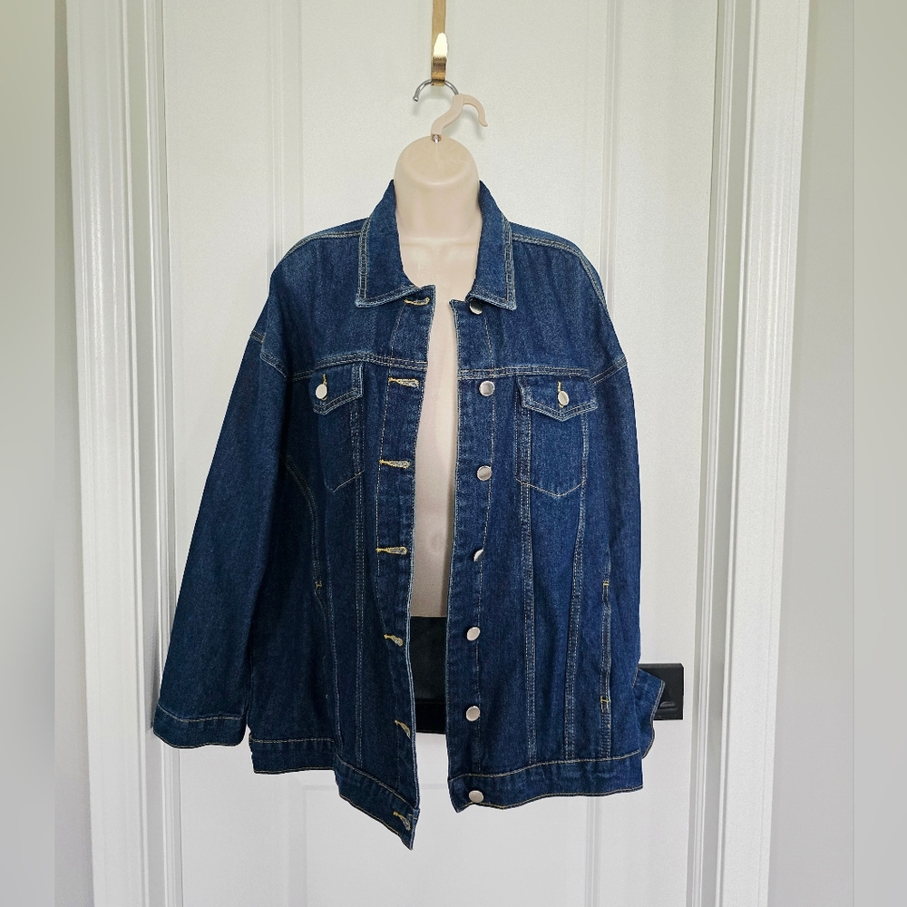 Stylish Dark Blue Trucker Denim Jacket Sz Medium Worn 1x